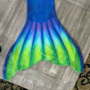 Fin Fun Mermaid Tail Girls with Monofin Pro Like New